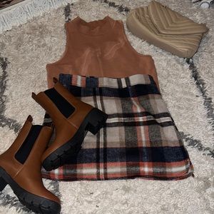 Just in time for fall! Plaid mini skirt/ side zipper